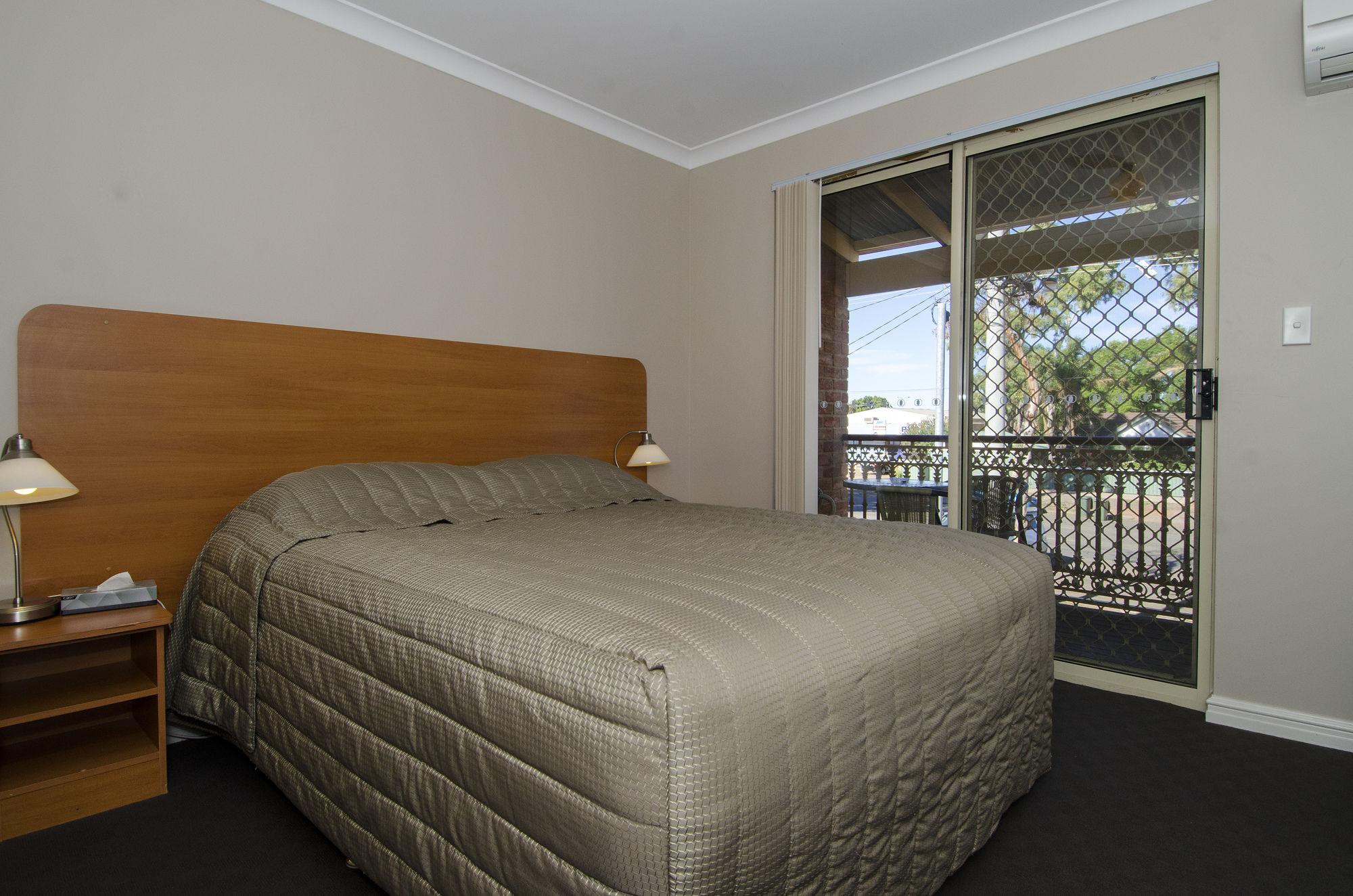 Quality Inn Railway Motel Kalgoorlie Buitenkant foto